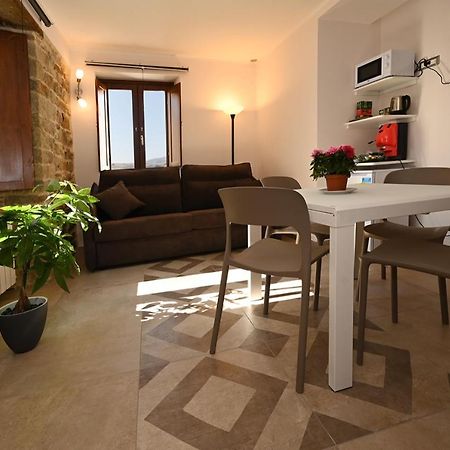 Petra Holiday Home ปิเอตราเปอร์โตซา ภายนอก รูปภาพ